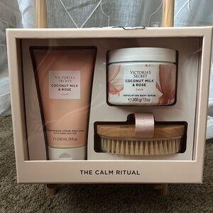 New Victoria’s Secret The Calm Ritual Gift Set— Coconut Milk & Rose